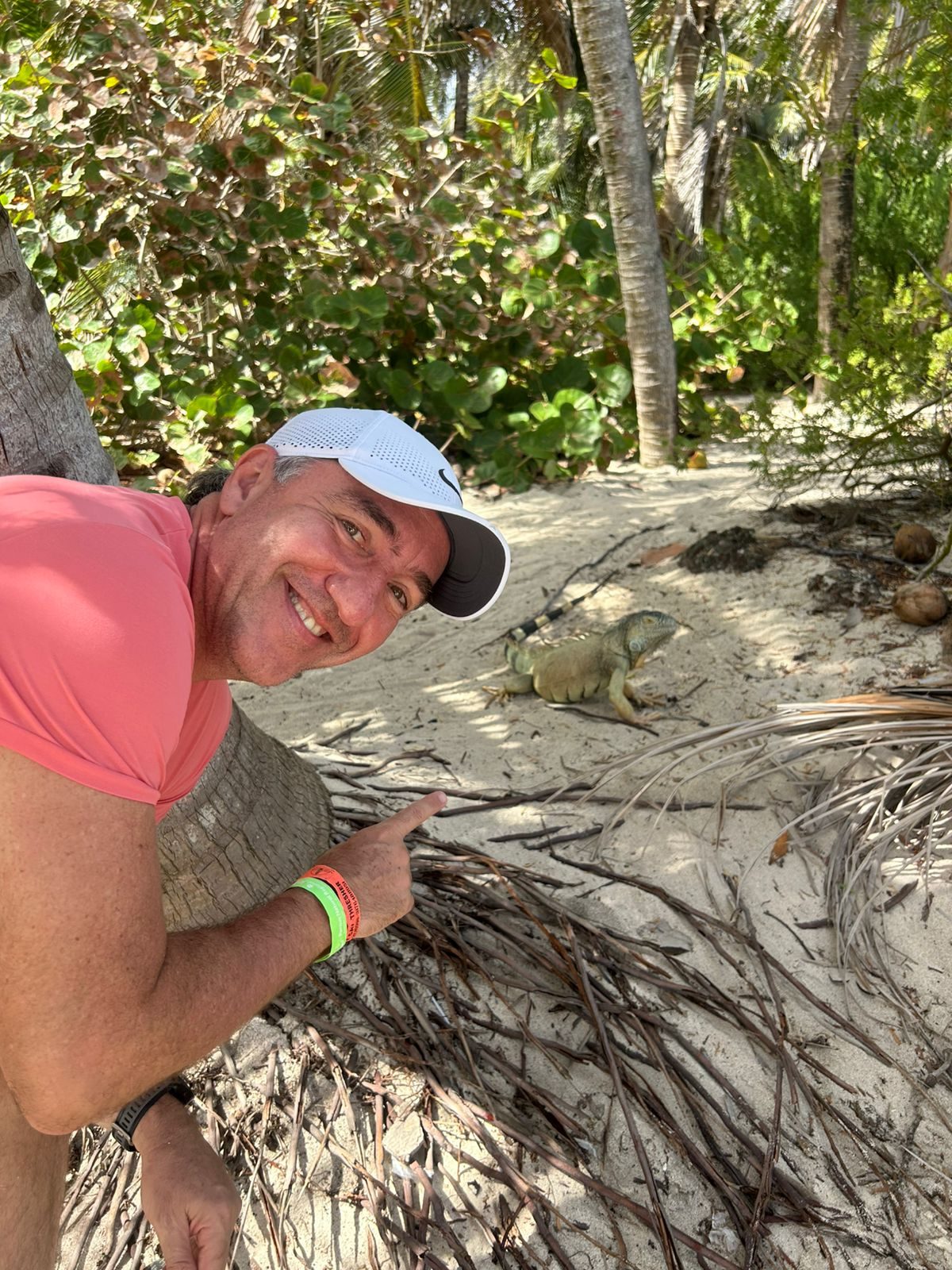 Cliente com iguana em Johnny Cay
